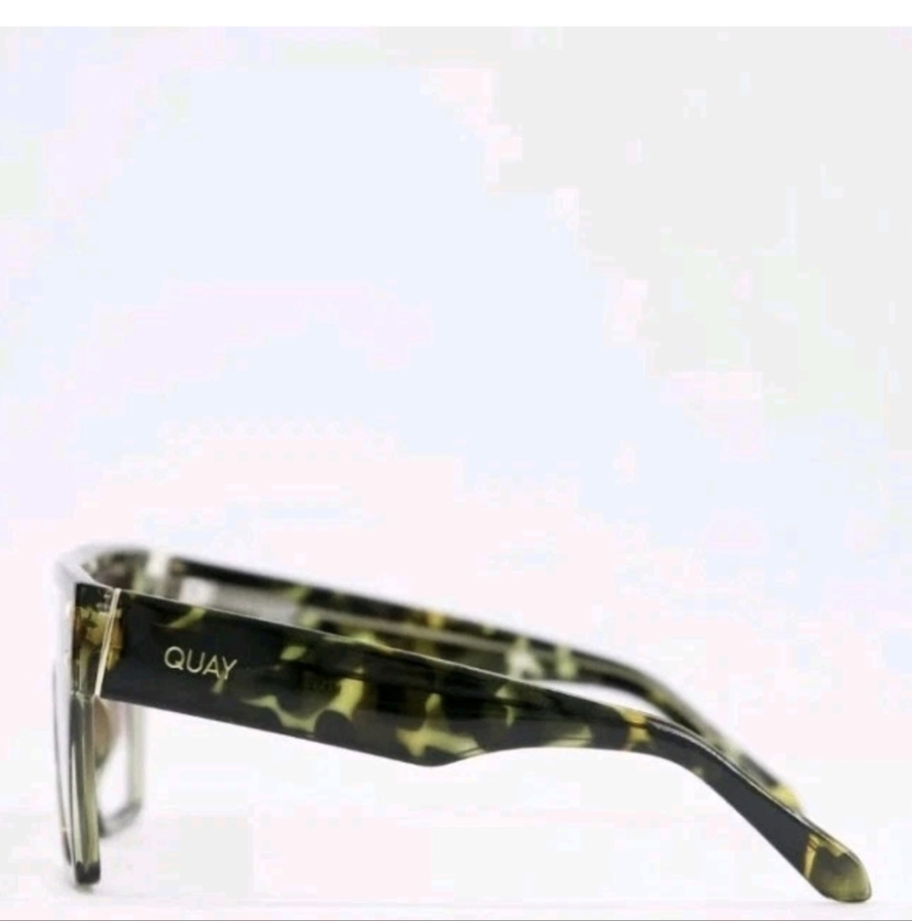 Quay Maxed Out Square Stud Detail Sunglasses in Faded Camo, Good Pre-Loved - Picture 4 of 14